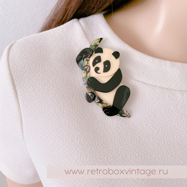 LEA STEIN Брошь «Панда: топленое молоко» черно-оливковый бамбук
