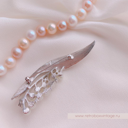 TRIFARI Брошь «Ландыш жемчужный: серебро» pat.172560 (с небольшим нюансом)