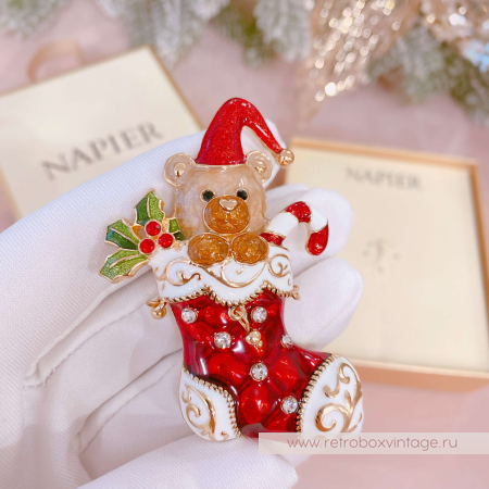 NAPIER Брошь "Мишка в новогоднем валенке"