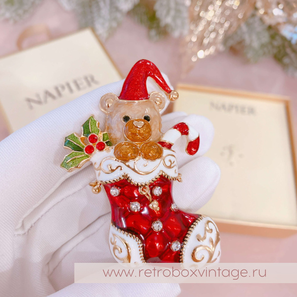 NAPIER Брошь "Мишка в новогоднем валенке"