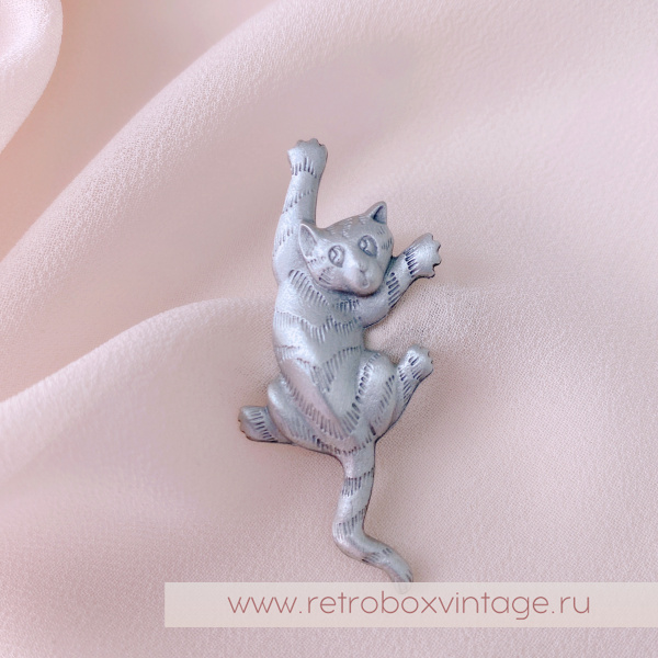 JJ / JONET JEWELRY Брошь-пин «Озорной котик: серебро»
