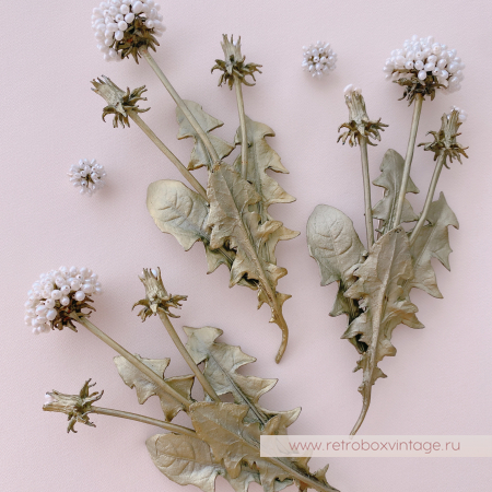 Броши могут незначительно отличаться по оттенкам листьев и форме шапки. Ручная работа, каждое украшение индивидуально.