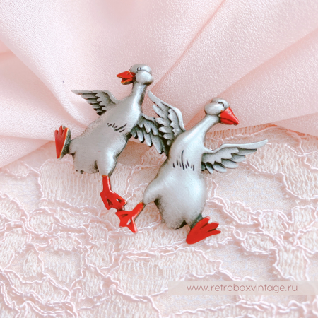 JJ / JONET JEWELRY Брошь "Два веселых гуся"