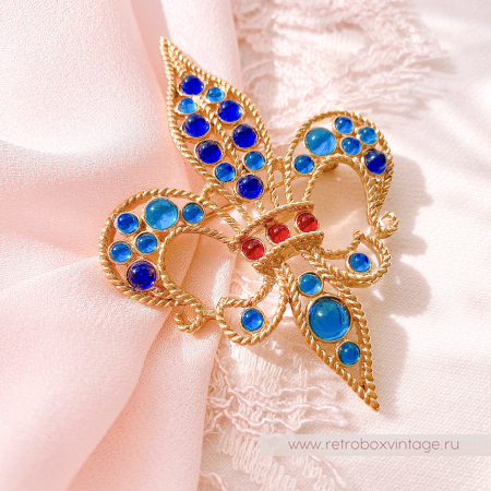 MONET Брошь «Королевский флер де лис» синими кабошонами (в коробке)