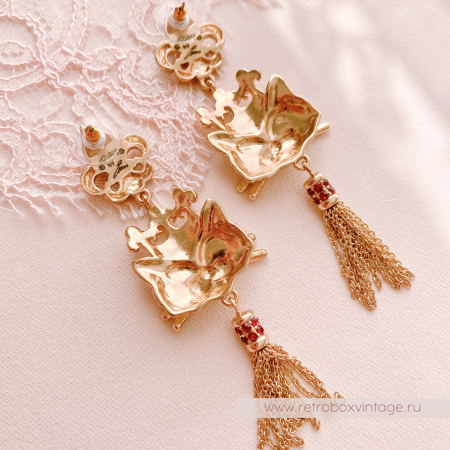 RITZY COUTURE Серьги «Белая королева кошек: золото» с кисточкой RITZY COUTURE Серьги «Белая королева кошек: золото» с кисточкой
