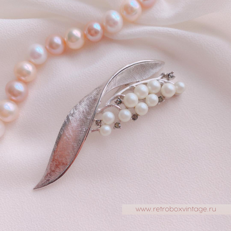 TRIFARI Брошь «Ландыш жемчужный: серебро» pat.172560 (с небольшим нюансом)