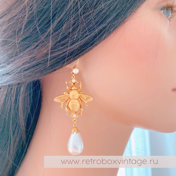 ASKEW LONDON Серьги «Золотые пчелы с жемчужными каплями» застежка-петля ASKEW LONDON Серьги «Золотые пчелы с жемчужными каплями» застежка-петля