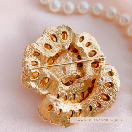 CINER Брошь «Дымчатая фиалка»