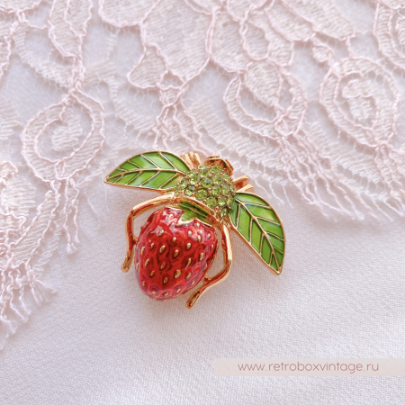 JOAN RIVERS Брошь "Пчелка Земляника"