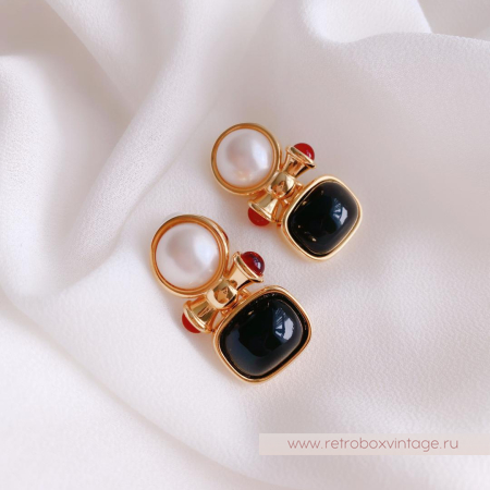 JOAN RIVERS Клипсы «В стиле Шанель: черно-белые»