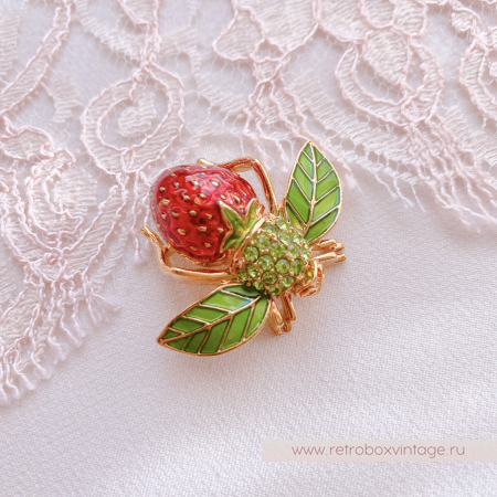JOAN RIVERS Брошь "Пчелка Земляника"