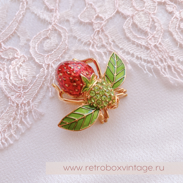 JOAN RIVERS Брошь "Пчелка Земляника"
