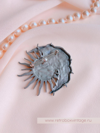 JJ / JONET JEWELRY Брошь «Девушка луна и солнце»