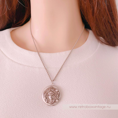 SWEET ROMANCE Кулон-локет на цепочке «Лалик: ар-нуво в серебре»