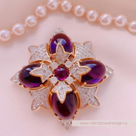 JOMAZ Брошь «Пурпурная звезда: мальтийский крест » JOMAZ Брошь «Пурпурная звезда: мальтийский крест »