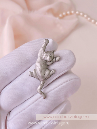 JJ / JONET JEWELRY Брошь-пин «Озорной котик: серебро»