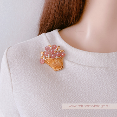 NAPIER Брошь «Корзинка с цветами и жемчужинами»