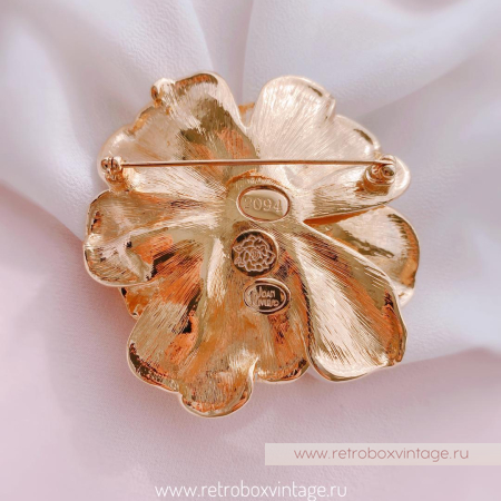 JOAN RIVERS Брошь «Сливочная гардения»