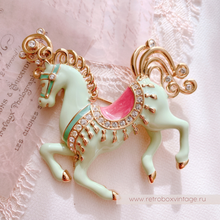 BOB MACKIE Брошь «Царская лошадь: мятная»