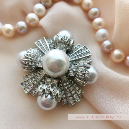 KJL / KENNETH J LANE Брошь «Жемчужная мечта» KJL / KENNETH J LANE Брошь «Жемчужная мечта»