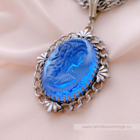 WHITING AND DAVIS Комплект «Голубые камеи» ожерелье и клипсы