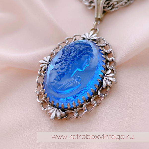 WHITING AND DAVIS Комплект «Голубые камеи» ожерелье и клипсы