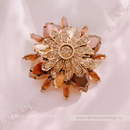 GRAZIANO Брошь «Грация» коньячный мальтийский крест