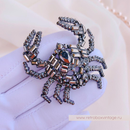 VERA WANG Брошь «Счастливый крабик»