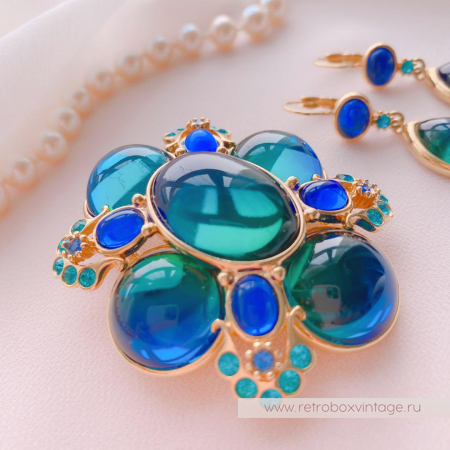 JOAN RIVERS Брошь «Магия цвета» сине-зеленые кабошоны