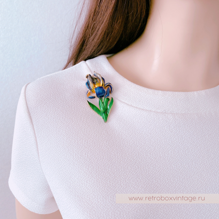 MFA Брошь «Синий ирис» / Музейная коллекция