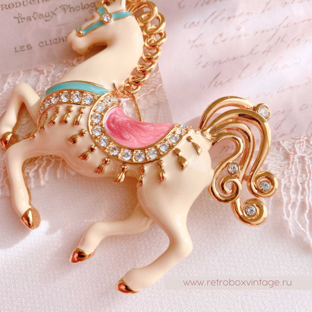 BOB MACKIE Брошь «Царская лошадь: кремовая»