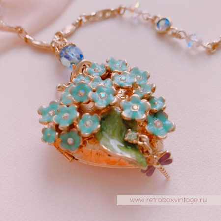 KIRKS FOLLY Кулон-локет на цепочке «Сердце из незабудок со стрекозой»