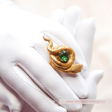 ASKEW LONDON Кольцо «Секрет Клеопатры: с зеленым кристаллом»
