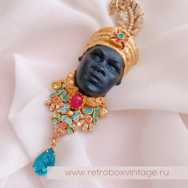 ASKEW LONDON Брошь «Принц с пером и голубой подвеской»  Коллекция Blackamoor
