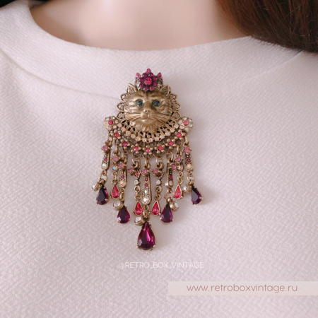 SWEET ROMANCE Брошь «Королева кошек: розово-пурпурные кристаллы»