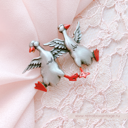 JJ / JONET JEWELRY Брошь "Два веселых гуся"