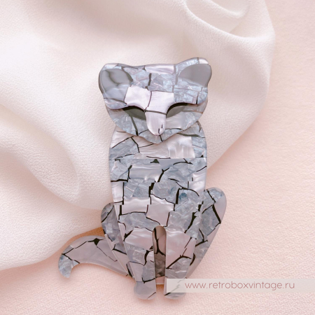 LEA STEIN Брошь «Кот Саша: серый мрамор» темные глазки