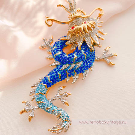 BUTLER AND WILSON Брошь "Синий дракон: сила гармонии"