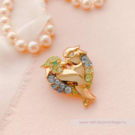 LIZ CLAIBORNE Брошь "Птицы-неразлучники - сердце любви"