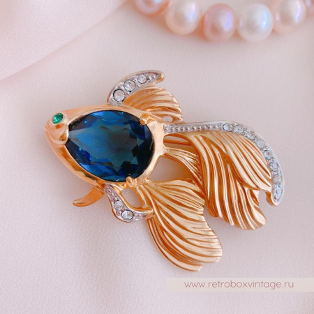 NO NAME Брошь «Золотая рыбка с синим кристаллом» NO NAME Брошь «Золотая рыбка с синим кристаллом»