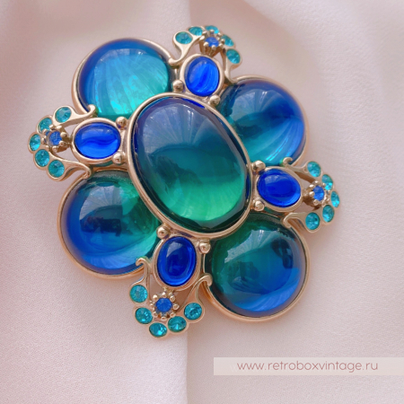 JOAN RIVERS Брошь «Магия цвета» сине-зеленые кабошоны