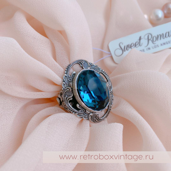 SWEET ROMANCE Кольцо «Одетта: королевский синий в серебре»