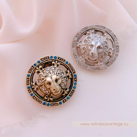 SWEET ROMANCE Брошь-пин «Медальон со львом: бронза» с кристаллами по кругу SWEET ROMANCE Брошь-пин «Медальон со львом: бронза» с кристаллами по кругу