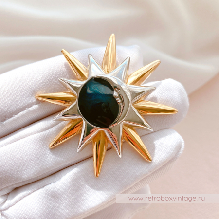 LIZ CLAIBORNE Брошь "Солнце, луна и звезда" LIZ CLAIBORNE Брошь "Солнце, луна и звезда"