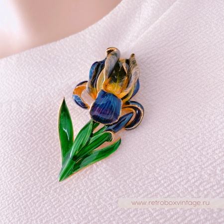 MFA Брошь «Синий ирис» / Музейная коллекция