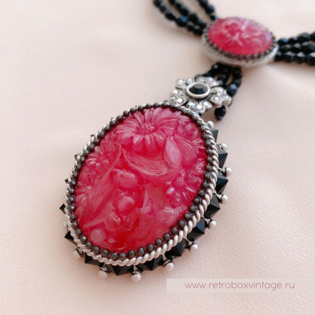 SWEET ROMANCE Ожерелье с антикварным стеклом «Китайская роза» SWEET ROMANCE Ожерелье с антикварным стеклом «Китайская роза»