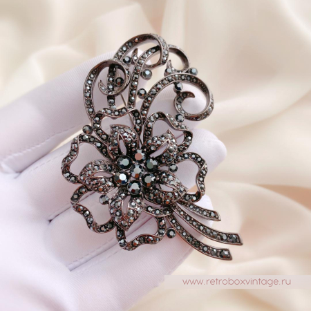 NOLAN MILLER Брошь «Дымчатый ажурный цветок»