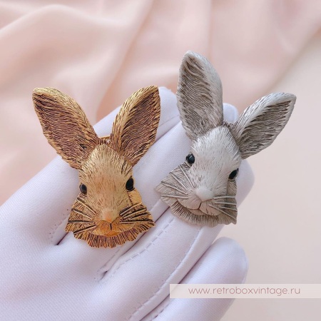 JJ / JONET JEWELRY Брошь «Лунный заяц: серебро»