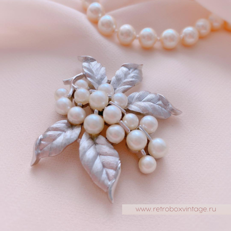 TRIFARI Брошь «Снежныя ягоды»