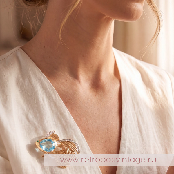 VONELLE SWAROVSKI Брошь "Золотая рыбка с голубым кристаллом"